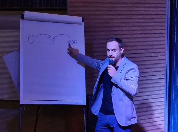Formazione in aula alla lavagna