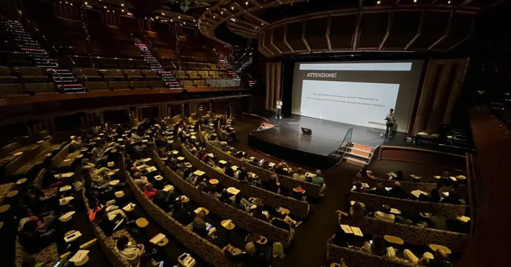 La platea di una conferenza del settore